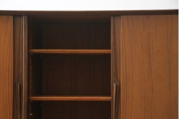 デンマークビンテージ　Omann Jun(オーマン・ジュン)社　ローズウッド　気品ある佇まいが魅力的なサイドボード(脚カット有り)(サイドキャビネット、収納棚、戸棚、リビングボード、ヴィンテージ、北欧)(R-077204)