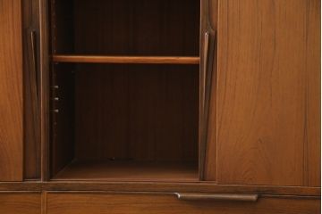 デンマークビンテージ　Omann Jun(オーマン・ジュン)社　ローズウッド　気品ある佇まいが魅力的なサイドボード(脚カット有り)(サイドキャビネット、収納棚、戸棚、リビングボード、ヴィンテージ、北欧)(R-077204)
