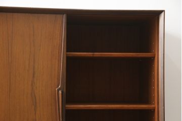デンマークビンテージ　Omann Jun(オーマン・ジュン)社　ローズウッド　気品ある佇まいが魅力的なサイドボード(脚カット有り)(サイドキャビネット、収納棚、戸棚、リビングボード、ヴィンテージ、北欧)(R-077204)
