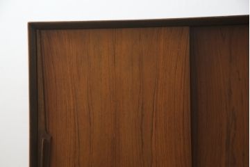 デンマークビンテージ　Omann Jun(オーマン・ジュン)社　ローズウッド　気品ある佇まいが魅力的なサイドボード(脚カット有り)(サイドキャビネット、収納棚、戸棚、リビングボード、ヴィンテージ、北欧)(R-077204)