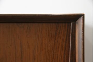 デンマークビンテージ　Omann Jun(オーマン・ジュン)社　ローズウッド　気品ある佇まいが魅力的なサイドボード(脚カット有り)(サイドキャビネット、収納棚、戸棚、リビングボード、ヴィンテージ、北欧)(R-077204)