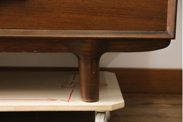 デンマークビンテージ　Omann Jun(オーマン・ジュン)社　ローズウッド　気品ある佇まいが魅力的なサイドボード(脚カット有り)(サイドキャビネット、収納棚、戸棚、リビングボード、ヴィンテージ、北欧)(R-077204)