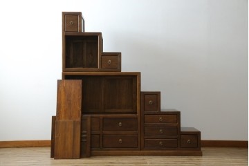 和製ビンテージ　美品　アンティーク調　シンプルなデザインが魅力的な両面使いできる階段箪笥(和箪笥、和タンス、収納箪笥、ヴィンテージ)(R-077205)