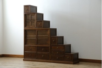 和製ビンテージ　美品　アンティーク調　シンプルなデザインが魅力的な両面使いできる階段箪笥(和箪笥、和タンス、収納箪笥、ヴィンテージ)(R-077205)