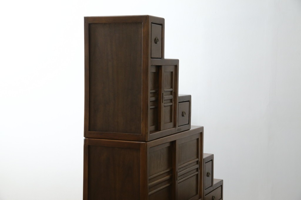 和製ビンテージ　美品　アンティーク調　シンプルなデザインが魅力的な両面使いできる階段箪笥(和箪笥、和タンス、収納箪笥、ヴィンテージ)(R-077205)