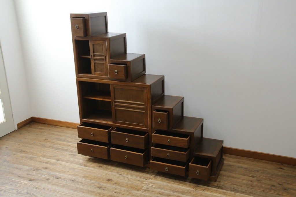 和製ビンテージ　美品　アンティーク調　シンプルなデザインが魅力的な両面使いできる階段箪笥(和箪笥、和タンス、収納箪笥、ヴィンテージ)(R-077205)