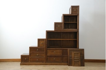 和製ビンテージ　美品　アンティーク調　シンプルなデザインが魅力的な両面使いできる階段箪笥(和箪笥、和タンス、収納箪笥、ヴィンテージ)(R-077205)