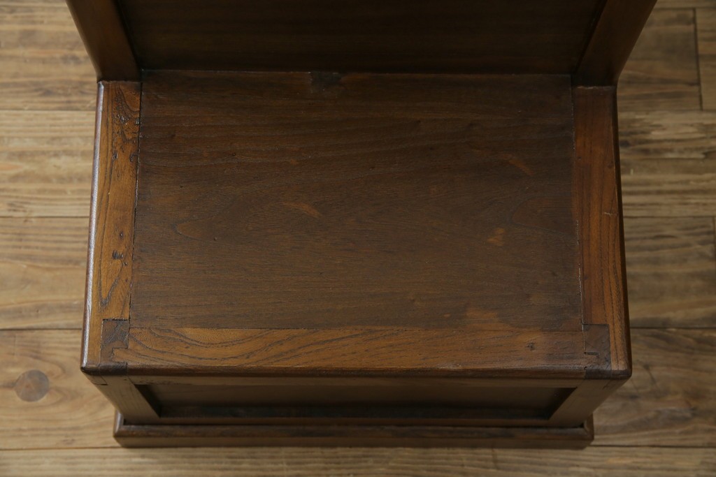 和製ビンテージ　美品　アンティーク調　シンプルなデザインが魅力的な両面使いできる階段箪笥(和箪笥、和タンス、収納箪笥、ヴィンテージ)(R-077205)