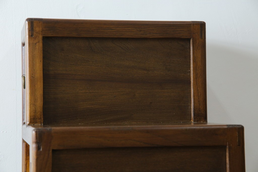 和製ビンテージ　美品　アンティーク調　シンプルなデザインが魅力的な両面使いできる階段箪笥(和箪笥、和タンス、収納箪笥、ヴィンテージ)(R-077205)