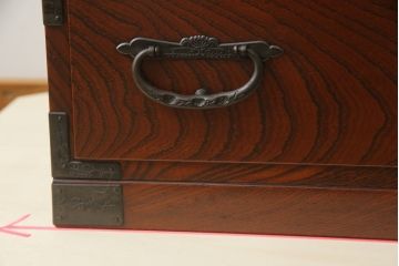 和製ビンテージ　仙台民芸箪笥　唐獅子金具　力強い木目と存在感のある金具が魅力的な仙台小箪笥(仙台箪笥、収納箪笥、和タンス、引き出し、ヴィンテージ)(R-077208)