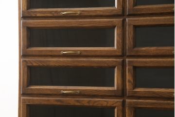 イギリスビンテージ　Lloyd's Antiques(ロイズ・アンティークス)取り扱い　オーク材　前面ガラスの引き出しがお洒落な縦型シャツケース(チェスト、引き出し、ドロワー、英国、ヴィンテージ)(R-077209)