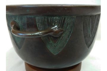 明治期　古銅　雷文　歴史を刻んだ味わいが魅力の古火鉢(手あぶり、手焙、双耳、鉢カバー、銅製、銅器、共箱付き、茶道具)(R-077225)