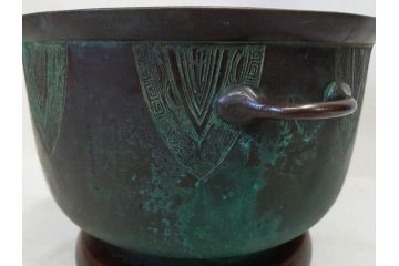 明治期　古銅　雷文　歴史を刻んだ味わいが魅力の古火鉢(手あぶり、手焙、双耳、鉢カバー、銅製、銅器、共箱付き、茶道具)(R-077226)
