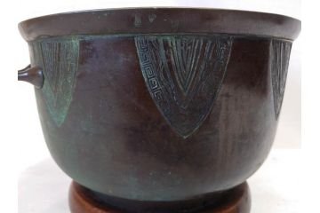 明治期　古銅　雷文　歴史を刻んだ味わいが魅力の古火鉢(手あぶり、手焙、双耳、鉢カバー、銅製、銅器、共箱付き、茶道具)(R-077226)