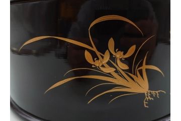 明治〜大正期　輪島塗　沈金蒔絵　木製　菊梅竹菖蒲図　漆塗りの艶やかな風合いが上品なお櫃・湯桶・お盆・しゃもじセット(漆器、漆芸、金彩、和食器)(R-077229)