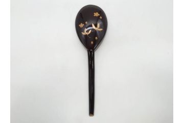 明治〜大正期　輪島塗　沈金蒔絵　木製　菊梅竹菖蒲図　漆塗りの艶やかな風合いが上品なお櫃・湯桶・お盆・しゃもじセット(漆器、漆芸、金彩、和食器)(R-077229)