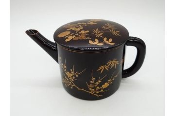 明治〜大正期　輪島塗　沈金蒔絵　木製　菊梅竹菖蒲図　漆塗りの艶やかな風合いが上品なお櫃・湯桶・お盆・しゃもじセット(漆器、漆芸、金彩、和食器)(R-077229)