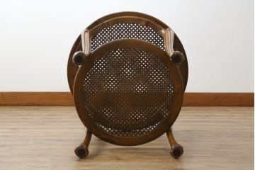 中古　美品　イタリア高級家具　メデア(Medea)　品のある佇まいが美しいガラストップサイドテーブル(コーヒーテーブル、ラウンドテーブル、花台、飾り台)(R-077249)