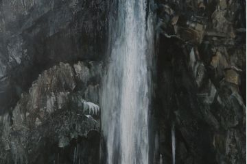 真作　黒澤信男　「華厳の滝」　F120(120号)　サイン入り　絵画(油絵、油彩、風景画、額装、共箱付き)(R-077251)