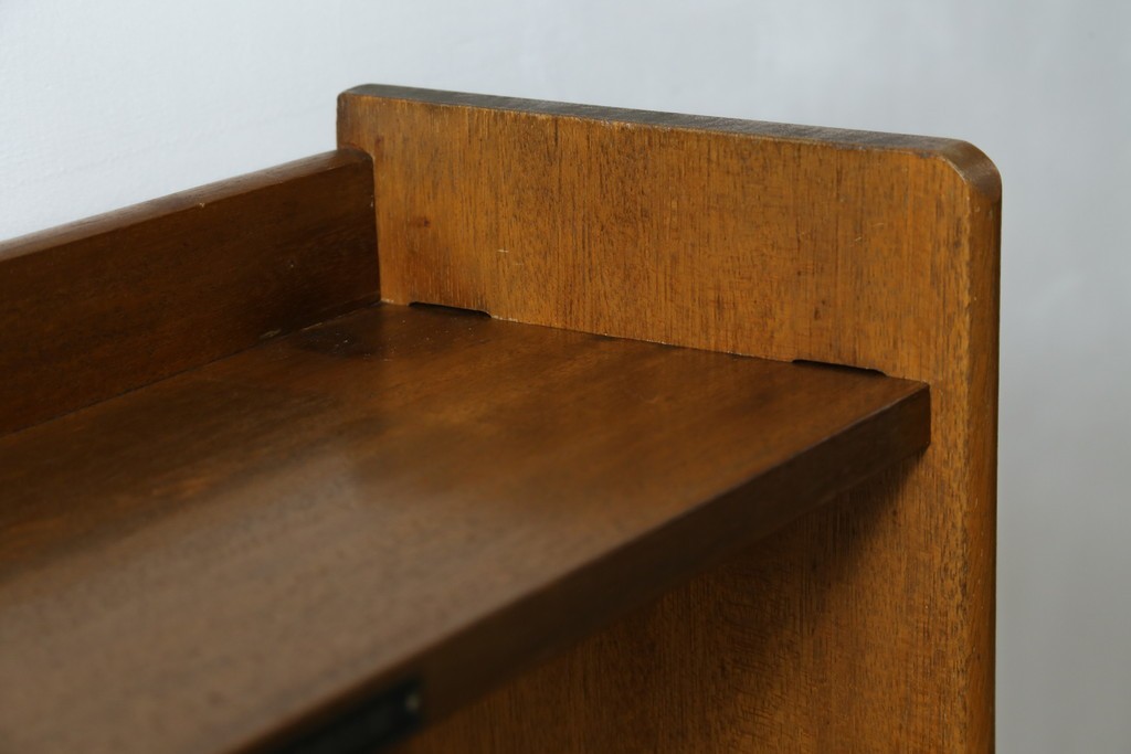 和製アンティーク　大丸　ラワン材　レトロな雰囲気漂う楔(くさび)式本棚　(R-077252)