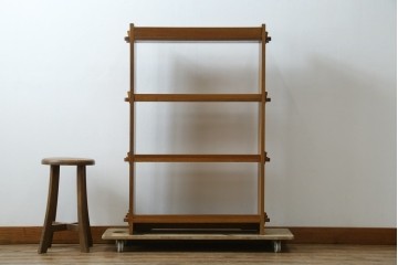 和製アンティーク　大丸　ラワン材　レトロな雰囲気漂う楔(くさび)式本棚　(R-077252)