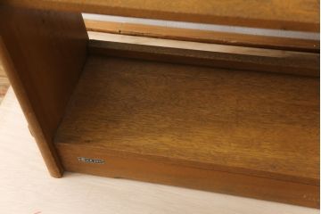 和製アンティーク　大丸　ラワン材　レトロな雰囲気漂う楔(くさび)式本棚(ブックシェルフ、オープンラック、収納棚、飾り棚)(R-077252)