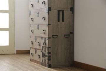 和製ビンテージ　東京桐箪笥　特注!!　高級品　専門店にて再生済み　桐材　桑材　上品な和の雰囲気漂う重ね桐箪笥(桐タンス、和箪笥、収納箪笥、衣裳箪笥、引き出し、ヴィンテージ)(R-077255)