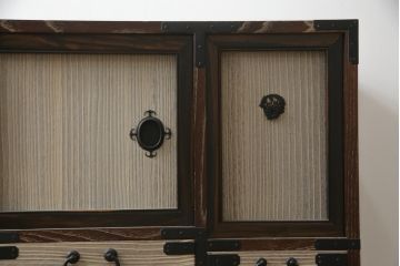和製ビンテージ　東京桐箪笥　特注!!　高級品　専門店にて再生済み　桐材　桑材　上品な和の雰囲気漂う重ね桐箪笥(桐タンス、和箪笥、収納箪笥、衣裳箪笥、引き出し、ヴィンテージ)(R-077255)