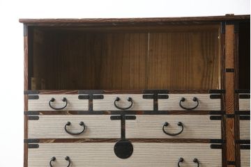 和製ビンテージ　東京桐箪笥　特注!!　高級品　専門店にて再生済み　桐材　桑材　上品な和の雰囲気漂う桐箪笥サイドボード(桐タンス、和箪笥、収納箪笥、衣裳箪笥、サイドチェスト、引き出し、ヴィンテージ)(R-077256)
