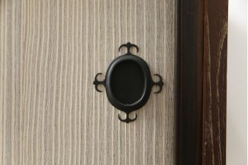 和製ビンテージ　東京桐箪笥　特注!!　高級品　専門店にて再生済み　桐材　桑材　上品な和の雰囲気漂う桐箪笥サイドボード(桐タンス、和箪笥、収納箪笥、衣裳箪笥、サイドチェスト、引き出し、ヴィンテージ)(R-077256)