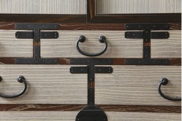 和製ビンテージ　東京桐箪笥　特注!!　高級品　専門店にて再生済み　桐材　桑材　上品な和の雰囲気漂う桐箪笥サイドボード(桐タンス、和箪笥、収納箪笥、衣裳箪笥、サイドチェスト、引き出し、ヴィンテージ)(R-077256)