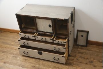 和製ビンテージ　東京桐箪笥　特注!!　高級品　専門店にて再生済み　桐材　桑材　上品な和の雰囲気漂う桐箪笥サイドボード(桐タンス、和箪笥、収納箪笥、衣裳箪笥、サイドチェスト、引き出し、ヴィンテージ)(R-077258)