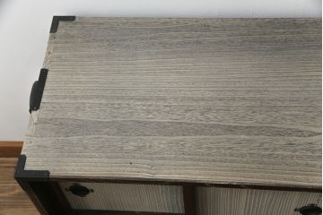 和製ビンテージ　東京桐箪笥　特注!!　高級品　専門店にて再生済み　桐材　桑材　上品な和の雰囲気漂う桐箪笥サイドボード(桐タンス、和箪笥、収納箪笥、衣裳箪笥、サイドチェスト、引き出し、ヴィンテージ)(R-077258)