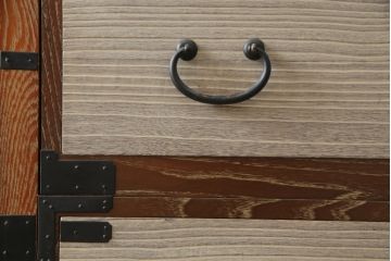 和製ビンテージ　東京桐箪笥　特注!!　高級品　専門店にて再生済み　桐材　桑材　上品な和の雰囲気漂う桐箪笥サイドボード(桐タンス、和箪笥、収納箪笥、衣裳箪笥、サイドチェスト、引き出し、ヴィンテージ)(R-077258)