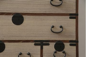 和製ビンテージ　東京桐箪笥　特注!!　高級品　専門店にて再生済み　桐材　桑材　上品な和の雰囲気漂う桐箪笥サイドチェスト(桐タンス、和箪笥、収納箪笥、衣裳箪笥、引き出し、ヴィンテージ)(R-077259)