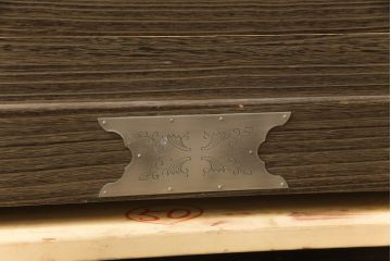 中古　美品　老舗　桐屋田中　落ち着いた和の雰囲気漂う金具付きの民芸調総桐箪笥(チェスト、総桐たんす、和タンス、衣装箪笥、引き出し)(R-077260)