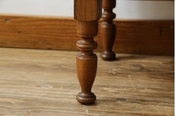 和製アンティーク　趣のある佇まいが目を惹く挽物脚の小さなローテーブル(文机、座卓、花台、飾り台)(R-077272)