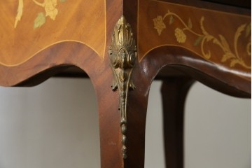 イギリスビンテージ　美しいシルエットの象嵌入りビューローブックケース　(R-077274)