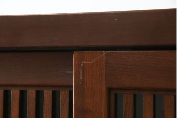 中古　ニレ材　上質な和の空間を演出する重厚な框組の二段重ね水屋箪笥(食器棚、キャビネット、重ねタンス、茶たんす、収納棚、戸棚、店舗什器)(R-077279)