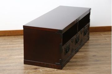 中古　美品!!　岩谷堂箪笥　力強い木目と存在感のある金具が魅力的なテレビボード(テレビ台、ローボード、リビングボード、サイドボード)(定価約38万円)(R-077283)