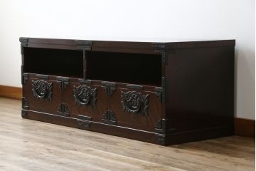 中古　美品!!　岩谷堂箪笥　力強い木目と存在感のある金具が魅力的なテレビボード(テレビ台、ローボード、リビングボード、サイドボード)(定価約38万円)(R-077283)