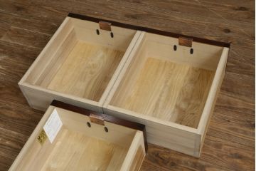 中古　美品!!　岩谷堂箪笥　力強い木目と存在感のある金具が魅力的なテレビボード(テレビ台、ローボード、リビングボード、サイドボード)(定価約38万円)(R-077283)