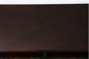 中古　美品!!　岩谷堂箪笥　力強い木目と存在感のある金具が魅力的なテレビボード(テレビ台、ローボード、リビングボード、サイドボード)(定価約38万円)(R-077283)