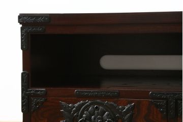 中古　美品!!　岩谷堂箪笥　力強い木目と存在感のある金具が魅力的なテレビボード(テレビ台、ローボード、リビングボード、サイドボード)(定価約38万円)(R-077283)