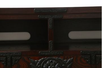 中古　美品!!　岩谷堂箪笥　力強い木目と存在感のある金具が魅力的なテレビボード(テレビ台、ローボード、リビングボード、サイドボード)(定価約38万円)(R-077283)
