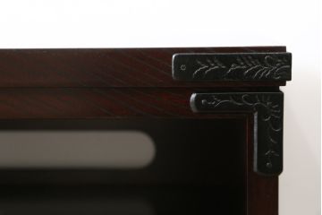 中古　美品!!　岩谷堂箪笥　力強い木目と存在感のある金具が魅力的なテレビボード(テレビ台、ローボード、リビングボード、サイドボード)(定価約38万円)(R-077283)