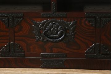 中古　美品!!　岩谷堂箪笥　力強い木目と存在感のある金具が魅力的なテレビボード(テレビ台、ローボード、リビングボード、サイドボード)(定価約38万円)(R-077283)