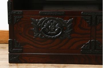 中古　美品!!　岩谷堂箪笥　力強い木目と存在感のある金具が魅力的なテレビボード(テレビ台、ローボード、リビングボード、サイドボード)(定価約38万円)(R-077283)