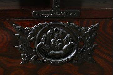 中古　美品!!　岩谷堂箪笥　力強い木目と存在感のある金具が魅力的なテレビボード(テレビ台、ローボード、リビングボード、サイドボード)(定価約38万円)(R-077283)