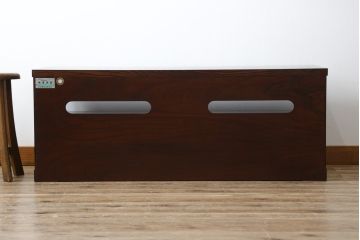 中古　美品!!　岩谷堂箪笥　力強い木目と存在感のある金具が魅力的なテレビボード(テレビ台、ローボード、リビングボード、サイドボード)(定価約38万円)(R-077283)